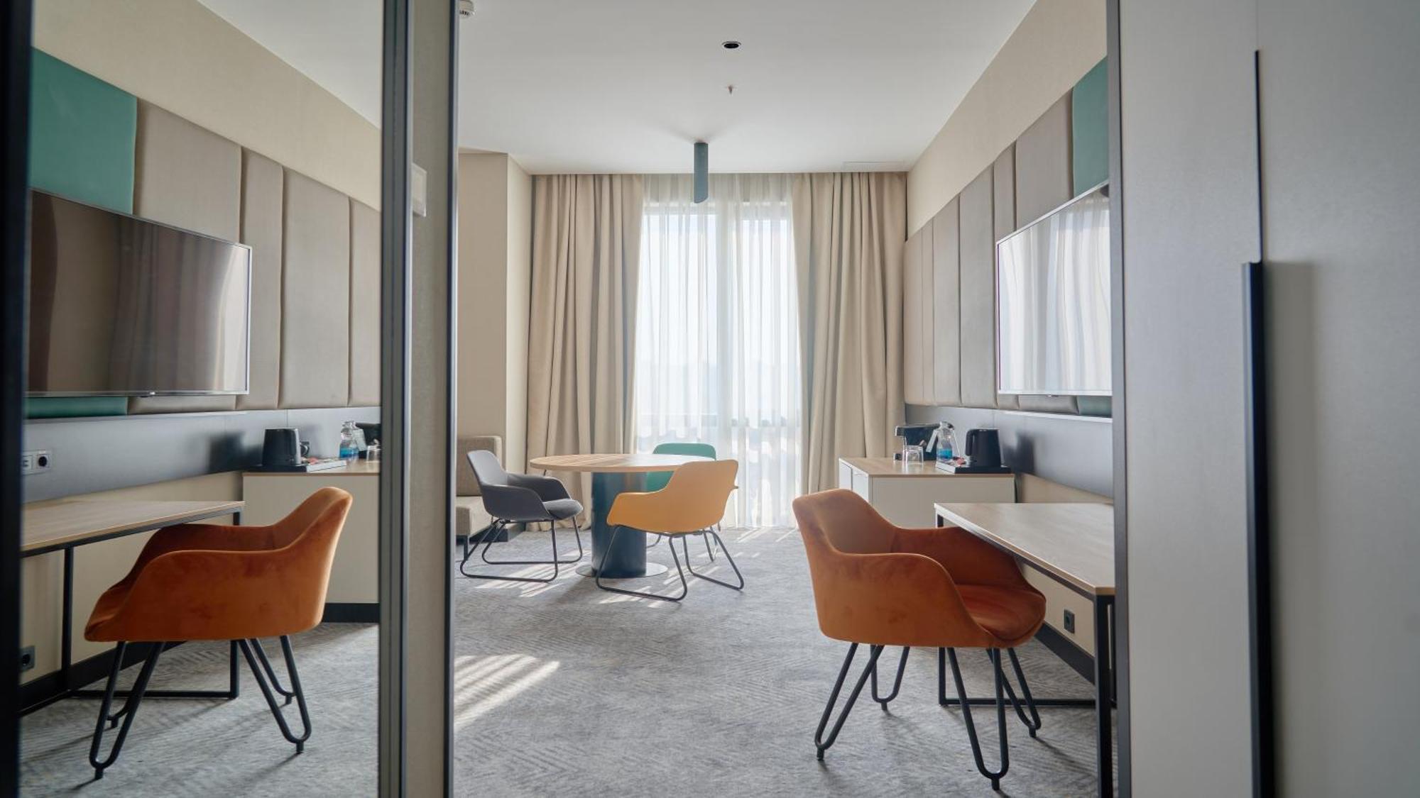 Holiday Inn Tashkent City By Ihg מראה חיצוני תמונה